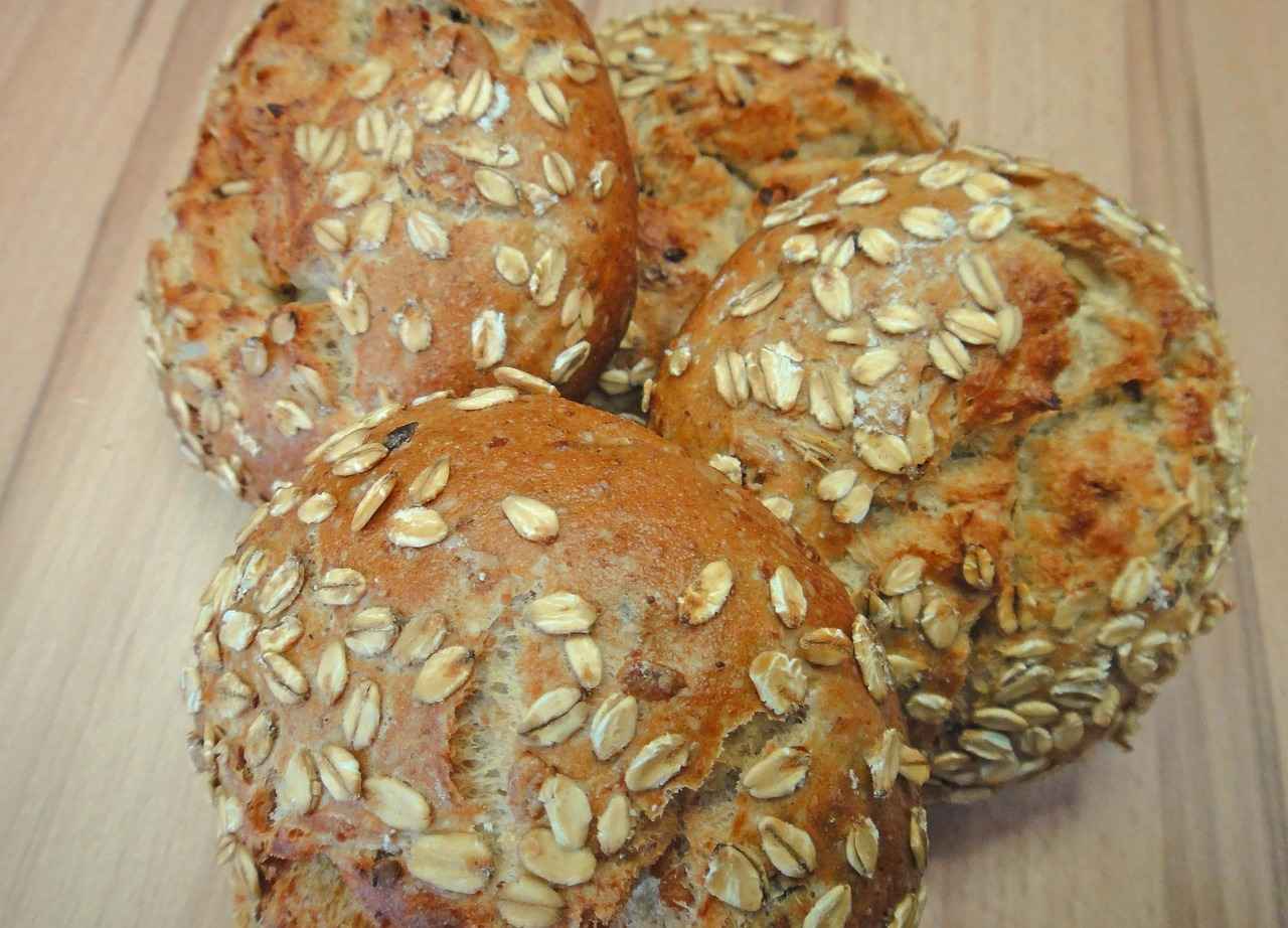 Oats and Chia Seeds: The Perfect Pair for a Healthy Breakfast 2 What Are Chia Seeds and Why Are They Beneficial?